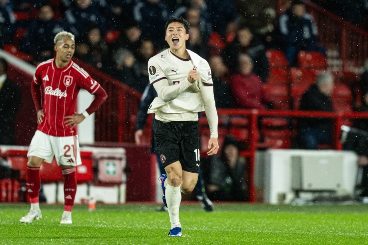 涅槃归来！28岁曹圭成欧联制胜爆冷森林 术后感染暴瘦28斤伤缺1年